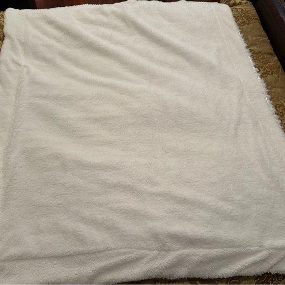 Regal Comfort fleece throw blanket, new without tags - Picture 4 of 5